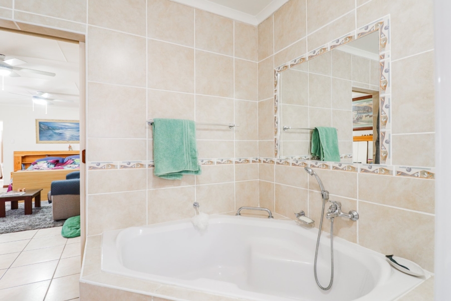 4 Bedroom Property for Sale in Fraaiuitsig Western Cape